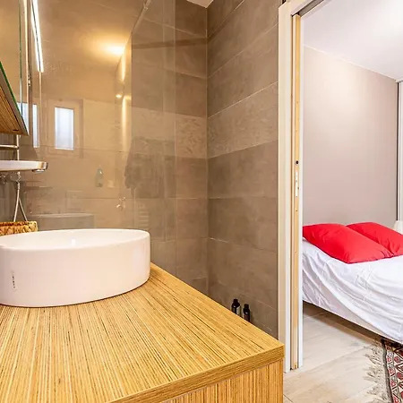 Pleasant And Bright Chartreuse With Terrace *