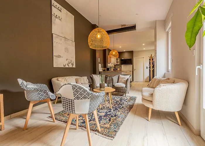 Pleasant And Bright Chartreuse With Terrace * Τουλούζη