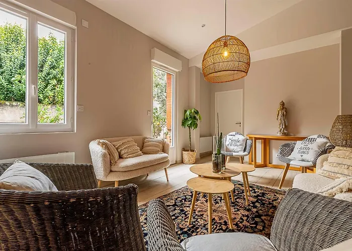 Pleasant And Bright Chartreuse With Terrace * Τουλούζη