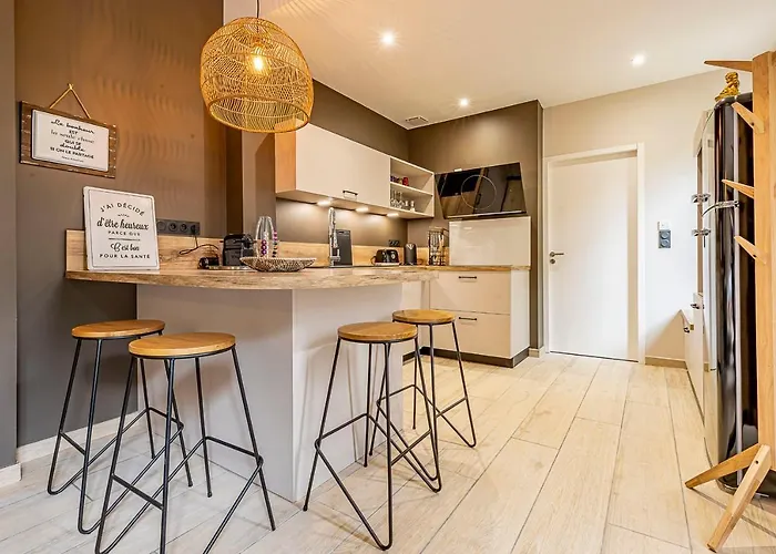 Pleasant And Bright Chartreuse With Terrace Vakantiehuis