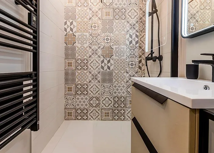 Pleasant And Bright Chartreuse With Terrace *