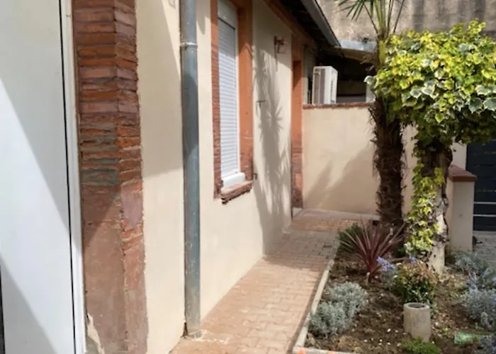 Pleasant And Bright Chartreuse With Terrace 度假居