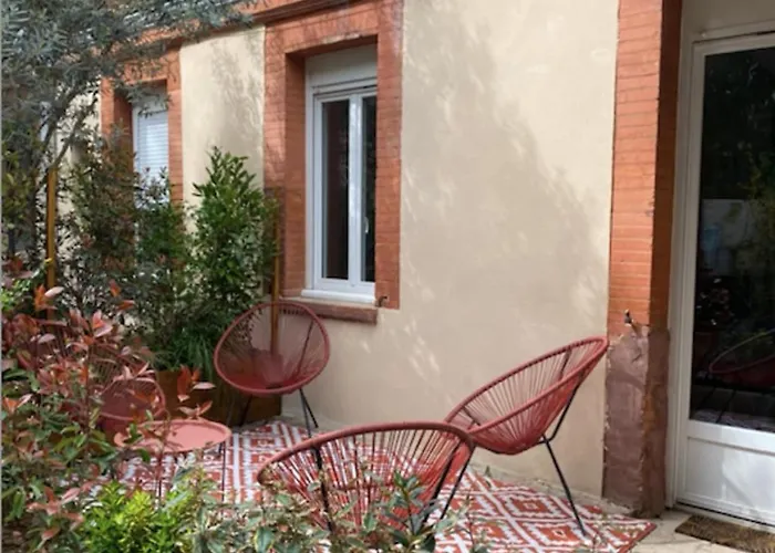 Pleasant And Bright Chartreuse With Terrace Τουλούζη