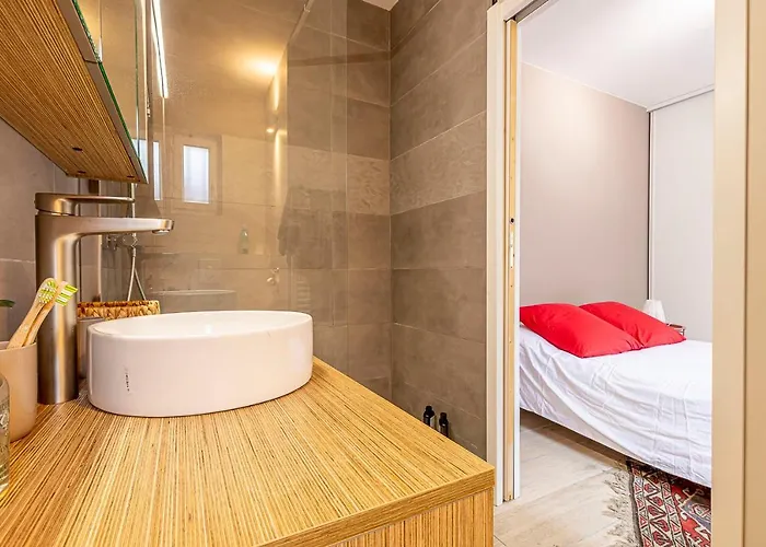 Pleasant And Bright Chartreuse With Terrace *